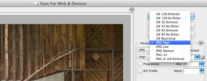 在 Adob​​e Photoshop 中以正确的格式保存文件。