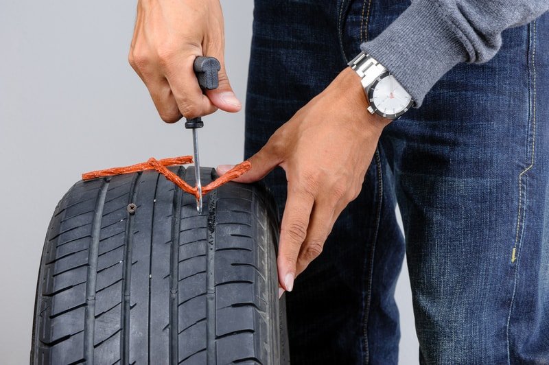 /Car-tire-inserting-the-string-plug