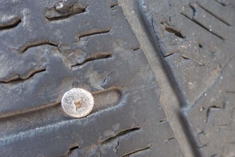 如何修理漏气的汽车轮胎？你不知道的简单方法