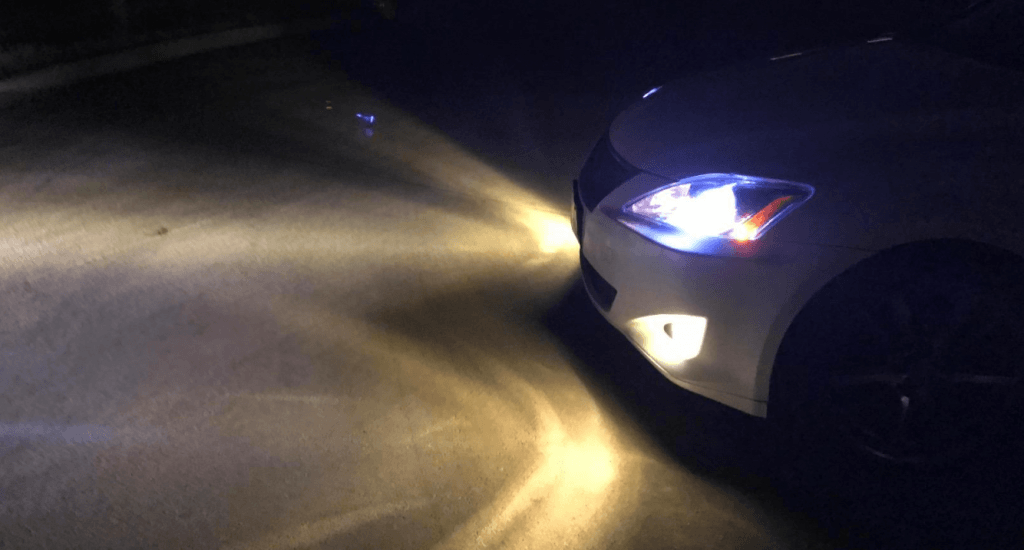 汽车LED灯与卤素大灯有什么区别？哪个更好？