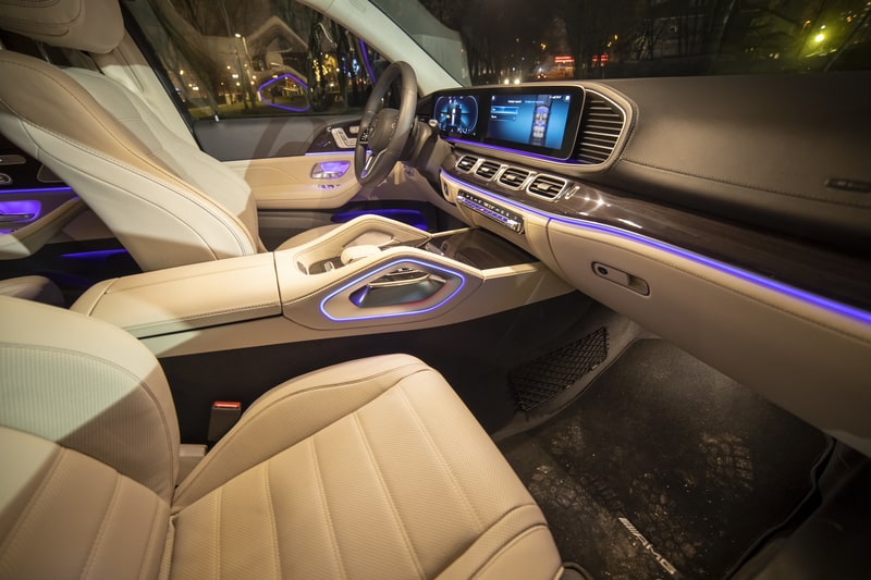 梅赛德斯-奔驰 GLS 2019 SUV 带 LED 灯的内舱