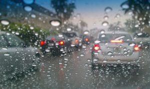 雨天行车安全提示：如何在雨中安全驾驶？