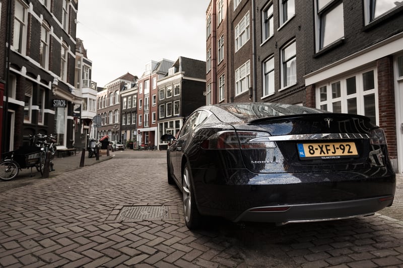 阿姆斯特丹街头的特斯拉 Model S