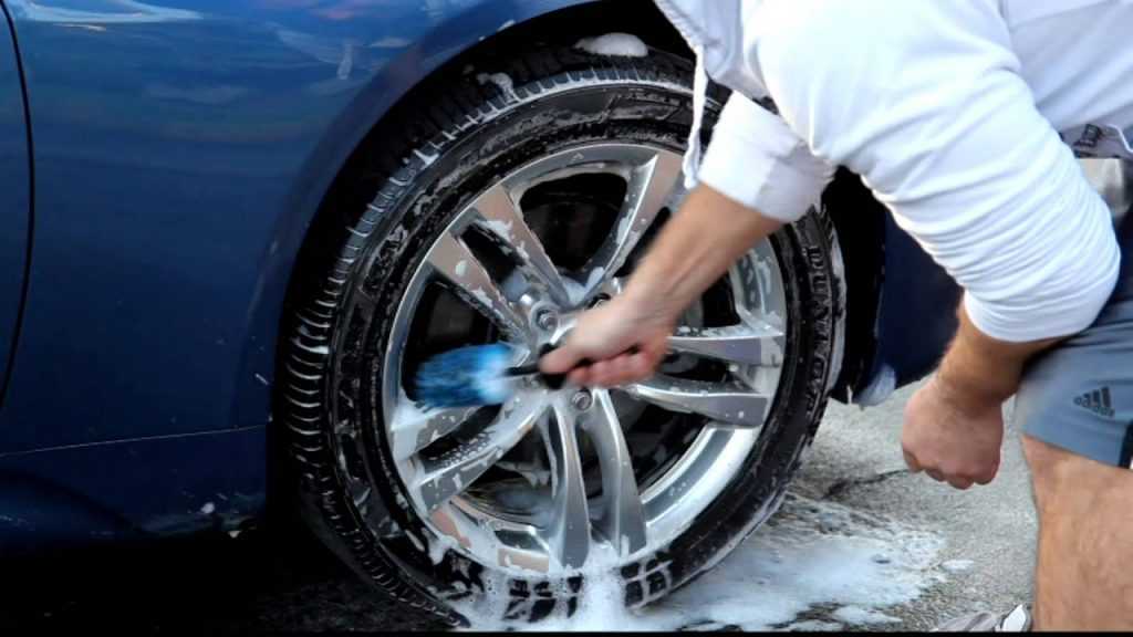 如何清洁汽车轮胎？详细分步指南