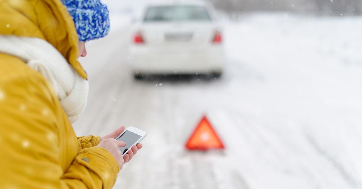 雪中​​汽车紧急情况