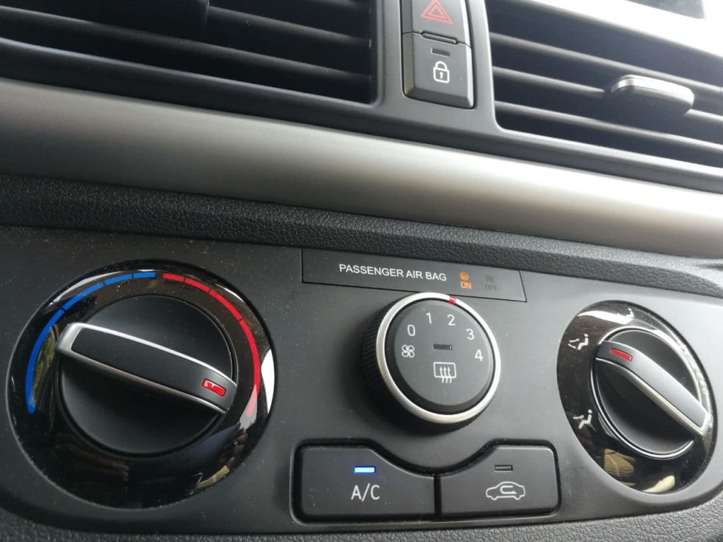 如何在家里修理汽车加热器的最简单方法