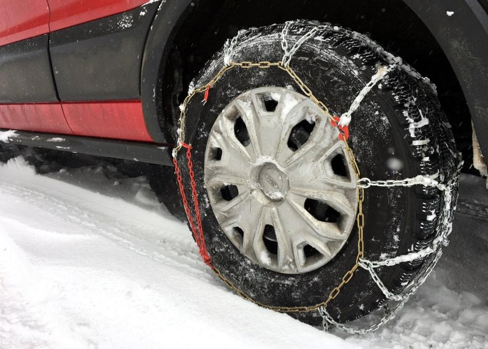 雪地里的轮胎链