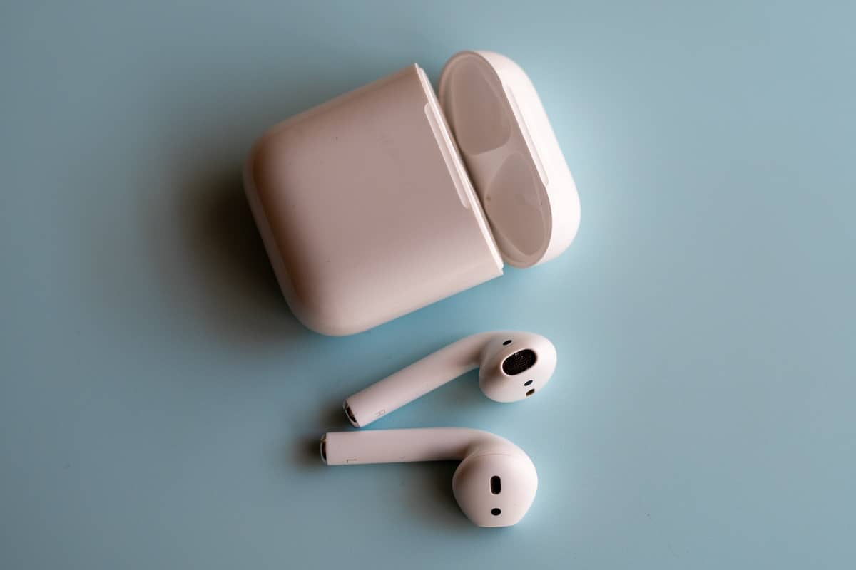 修复 AirPods 只在一只耳朵里播放