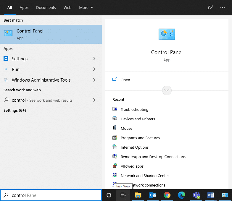 点击 Windows 键并在搜索栏中输入控制面板。 Windows 10 安装卡住 Fall Creators Update